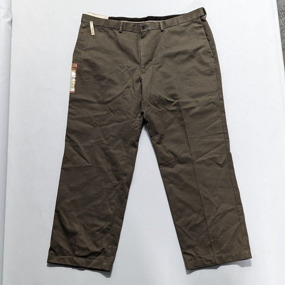 Haggar NWT Size 42 x 30 Classic Fit Khaki Pants